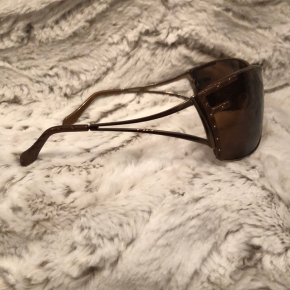 Fendi Sunglasses With Case - Picture 3 of 4